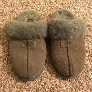 UGG SLIPPERS